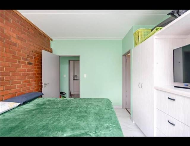 2 BEDROOM APARTMENT FOR SALE IN HOUGHTON ESTATE